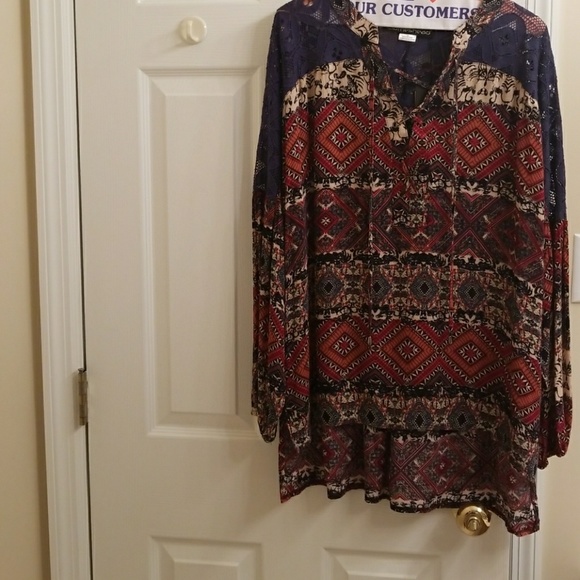 Patterned tunic top - Picture 2 of 4